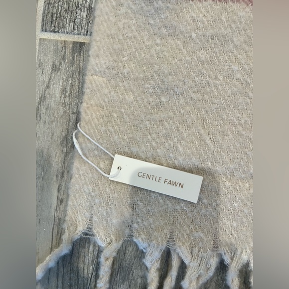 NWT Gentle Fawn Scarf - Picture 2 of 6